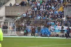 3.Liga - Saison 2022/2023 - TSV 1860 München - FC Ingolstadt 04 - Moussa Doumbouya (Nr.27 - FCI) - Becherwurf mit Flüssigkeit von einem Fan von 1860 München - Foto: Meyer Jürgen