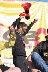 Toto-Pokal Finale; Würzburger Kickers - FC Ingolstadt 04; Sieg Jubel Freude Toto-Pokalsieg Fan Fankurve Cheftrainerin Sabrina Wittmann (FCI) ist in der Fankurve mit Megaphon