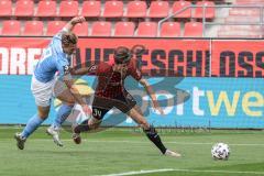 3. Liga - FC Ingolstadt 04 - TSV 1860 München - Erik Tallig (8, 1860) bringt Merlin Röhl (34, FCI) zu Fall, Elfmeter zum 3:1