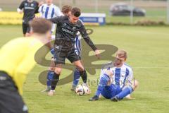 Kreisliga - Saison 2025/26- SV Karlshuld - SV Menning - Marcel Hubner schwarz Menning  - Yannik Werle weiss Karlskron hinten - Daniel Reitberger weiss Karlskron #8Foto: Meyer Jürgen