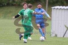 Kreisliga - Saison 2023/24 - SV Lippertshofen - SV Hundszell - Stefan Härdl blau Hundszell - Kai Lautenschläger #15 grün Lippertshofen - Toni Kratzer grün mitte Lippertshofen - Foto: Meyer Jürgen