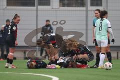 2. Bundesliga Frauen - Saison 2025/26 - FC Ingolstadt 04 Frauen - FFC Turbine Potsdam - Nina Penzkofer (Nr.29 - FC Ingolstadt Frauen I) - Stefanie Reischmann (Nr.24 - FC Ingolstadt Frauen I) stoßen mit den Köpfen zusammen - verletzt am Boden - Foto: Meyer