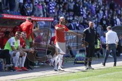 Relegation 2 - VfL Osnabrück - FC Ingolstadt 04 - Stimmung an der Spielerbank, Nico Antonitsch (5, FCI) Stefan Kutschke (30, FCI) Co-Trainer Mark Fotheringham (FCI) Cheftrainer Tomas Oral (FCI) geht weg