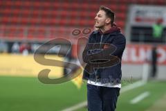 3. Liga; FC Ingolstadt 04 - SC Verl; Cheftrainer Tobias Strobl (Verl) an der Seitenlinie, Spielerbank