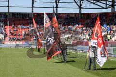 2.BL; FC Ingolstadt 04 - FC Schalke 04; vor dem Spiel  Fahnen Fans