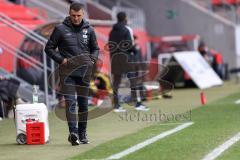 3. Liga; FC Ingolstadt 04 - SG Dynamo Dresden; an der Seitenlinie, Spielerbank Cheftrainer Michael Köllner (FCI) nervös