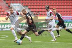 2.BL; FC Ingolstadt 04 - SG Dynamo Dresden; Maximilian Beister (11, FCI) Ehlers Kevin (39 Dresden) Sollbauer Michael (21 Dresden) Christian Gebauer (22, FCI)