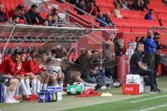 3. Liga; FC Ingolstadt 04 - 
Arminia Bielefeld; Ratlosigkeit auf der Bank, Cheftrainer Michael Köllner (FCI) Sportdirektor Ivica Grlic  (FCI) #Co-Trainer Maniyel Nergiz (FCI)