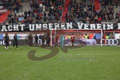 3.Liga - Saison 2022/2023 - FC Ingolstadt 04 -  - FC Freiburg II - Die Mannschaft bei den Fans - Enttäuscht - Spruchband - Choreo - Fans - Banner - Foto: Meyer Jürgen