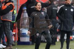 3. Liga; FC Ingolstadt 04 - TSG Hoffenheim II; schreit Cheftrainerin Sabrina Wittmann (FCI) an der Seitenlinie, Spielerbank