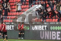 Relegation 1 - FC Ingolstadt 04 - VfL Osnabrück - Tor Jubel, Dennis Eckert Ayensa (7, FCI) überwindet Torwart Kühn Philipp (22 VfL) zum 3:0, Jubel mit den Fans, TMichael Heinloth (17, FCI) Marc Stendera (10, FCI)