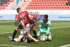 3. Liga - FC Ingolstadt 04 - FSV Zwickau - Filip Bilbija (35, FCI) Angriff und wird von Stanic Jozo (6 Zwickau) unsanft gestoppt, Torwart Brinkies Johannes (1 Zwickau) hält