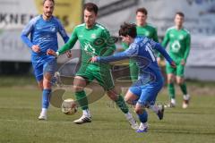 Kreisliga - Saison 2025/26- SV Hundszell - VFB Eichstätt II - Maximilian Eberlein grün Eichstätt - Maximilian Blatter blau Hundszell - Foto: Meyer Jürgen