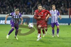 3. Liga; VfL Osnabrück - FC Ingolstadt 04; Max Besuschkow (17, FCI) Schumacher Kevin (13 VFL) Yannick Deichmann (20, FCI) Kehl Lars (18 VFL)