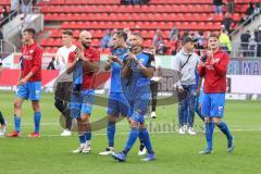 2.BL; FC Ingolstadt 04 - Werder Bremen, Spiel ist aus, 0:3 Niederlage, niedergeschlagen hängende Köpfe, Tobias Schröck (21, FCI) Maximilian Neuberger (38, FCI) #Nils Roeseler (13, FCI) Nico Antonitsch (5, FCI) bedanken sich bei den Zuschauern, Ehrenrunde