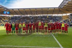 3. Liga; Alemannia Aachen - FC Ingolstadt 04; Sieg Jubel Freude Spieler bedanken sich bei den Fans Tanz