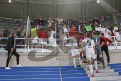 2.BL; Karlsruher SC - FC Ingolstadt 04; Abstieg in die dritte Liga, hängende Köpfe, Spieler bedanken sich bei den Fans Cheftrainer Rüdiger Rehm (FCI) Stefan Kutschke (30, FCI) Valmir Sulejmani (33, FCI) Visar Musliu (16, FCI)