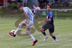 Kreisliga - Saison 2023/2024 - SV Menning  - FC Sandersdorf - Moritz Mayerhofer blau Menning - Christian Geß weiss Sandersdorf - Foto: Meyer Jürgen