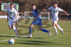 2.BL; Testspiel; FC Ingolstadt 04 - FC Wacker Innsbruck; Dennis Eckert Ayensa (7, FCI) Pass zum Tor, Florian Kopp (22 Wacker) und Ramir Tekir (23 Wacker)