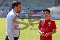 2. Fußball-Liga - Pressekonferenz - Vorstellung Cheftrainer Roberto Pätzold und Manager Profifußball Malte Metzelder - Saison 2021/2022 - FC Ingolstadt 04 - Manager Profifußball FCI Malte Metzelder im Gespräch mit Cheftrainer FCI Roberto Pätzold - Foto: M