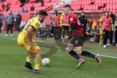 3. Liga; FC Ingolstadt 04 - Borussia Dortmund II; Felix Keidel (43, FCI) Zweikampf Kampf um den Ball Papadopoulos Antonios ( BVB2)