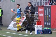 2.BL; FC Ingolstadt 04 - FC Schalke 04; an der Seitenlinie, Spielerbank Cheftrainer Rüdiger Rehm (FCI) Dominik Franke (3 FCI)