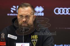3. Liga; FC Ingolstadt 04 - Alemannia Aachen; Interview Pressekonferenz Cheftrainer Heiner Backhaus (Aachen) Sieg 0:3