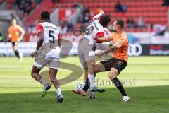 3. Liga; FC Ingolstadt 04 - FC Viktoria Köln; Zweikampf Kampf um den Ball David Kopacz (29, FCI) Engelhardt Florian (16 Köln) Lopes Cabral Sidny (5 Köln)