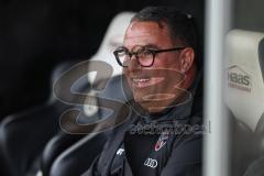 Toto-Pokal; SV Wacker Burghausen - FC Ingolstadt 04; Rigo Hof, Scouting (FCI) an der Seitenlinie, Spielerbank