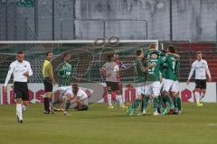 3. Liga - VfB Lübeck - FC Ingolstadt 04 - Tor 1:0 Lübeck, Jubel, hängende Köpfe bei Ingolstadt, Björn Paulsen (4, FCI) Fatih Kaya (9, FCI) Jonatan Kotzke (25 FCI)