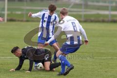 Kreisliga - Saison 2025/26- SV Karlshuld - SV Menning - Marcel Hubner schwarz Menning  - Yannik Werle weiss Karlskron - Daniel Reitberger weiss Karlskron #8Foto: Meyer Jürgen
