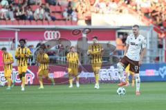3. Liga; FC Ingolstadt 04 - Alemannia Aachen; Lars Lokotsch (13, FCI) am Abstoß nach dem 0:3
