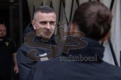 3. Liga; FC Ingolstadt 04 - Alemannia Aachen; Cheftrainer Mersad Selimbegovic (AA) und Cheftrainerin Sabrina Wittmann (FCI) vor dem Spiel