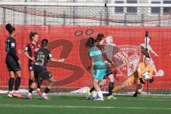 2. Bundesliga Frauen - Saison 2025/26 - FC Ingolstadt 04 Frauen - VFR SW Warbeyen  - Torwart Anna-Lena Daum (Nr.22 - FC Ingolstadt Frauen I) hält den Ball sicher  - Gouriye Ebla grün Warbeyen - XXXXX - Foto: Meyer Jürgen