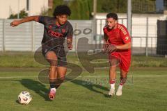 Freundschaftsspiel - Saison 2025/26 - FC Ingolstadt 04 II - Delay Sports - Neo Che (Nr.4 - FC Ingolstadt II) - Deniz Hirik (Nr.29 - Delay Sports) - Foto: Meyer Jürgen