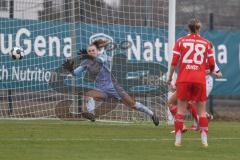 DFB -Pokal Frauen - Saison 2025/26 - FC Ingolstadt 04 Frauen - FC Bayern München - Torwart Anna-Lena Daum (Nr.22 - FC Ingolstadt Frauen I) - Damnjanovic Jovann rot Bayern  - Foto: Meyer Jürgen
