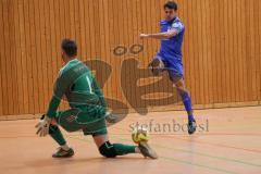 Hallenturnier Gaimersheim - Saison 2025/26 - TSV Gaimersheim - SV Hundszell - Luca Kammerer blau Hundszell - Benedikt Leixner Torwart Gaimersheim - Foto: Meyer Jürgen