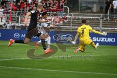 3. Liga - Saison 2026/27 - Victoria Köln - FC Ingolstadt 04  - Nishan Velupillay (Nr.28 - FCI) - Torwart Arne Schulz (Nr.1 - Viktoria Köln) - Meiko Sponsel (Nr.19 - Viktoria Köln) - Foto: Meyer Jürgen