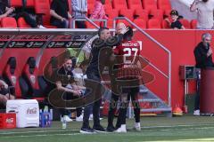 3. Liga; FC Ingolstadt 04 - SV Elversberg; Tor Jubel Treffer Moussa Doumbouya (27, FCI) läuft zu Trainer Cheftrainer Michael Köllner (FCI)
