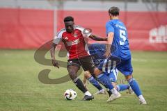 Kreisliga - Saison 2026/27- Türkisch SV Ingolstadt - SV Hundszell - Boubacarr Saho rot Türkisch  - Manuel Wittmann blau Hundszell - Tim Liesegang blau Hundszell - Foto: Meyer Jürgen