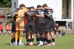*** A-Junioren Bundesliga  - Saison 2025/26 - A-Junioren - FC Ingolstadt 04 - 1. FC Nürnberg -  Die Mannschaft bildet einen Kreis vor dem Spiel -  - XXXXX - Foto: Meyer Jürgen