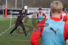 3.Liga - Saison 2022/2023 - FC Ingolstadt 04 -  - Cheftrainer Michael Köllner (FCI) beim ersten Training - Cheftrainer Michael Köllner (FCI) gibt Anweisungen - Foto: Meyer Jürgen