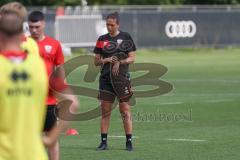 3. Liga - Saison 2024/25 - Trainingsauftakt- FC Ingolstadt 04 -  - Cheftrainerin Sabrina Wittmann (FCI) schaut auf die Uhr - XXXXX - Foto: Meyer Jürgen
