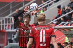 3. Liga; FC Ingolstadt 04 - 
VfB Oldenburg; Einwurf Calvin Brackelmann (17, FCI) Tobias Bech (11, FCI)
