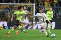 DFB Pokal; Borussia Dortmund - FC Ingolstadt 04; Sturm, Denis Linsmayer (23, FCI) Witsel Axel (28 BVB)