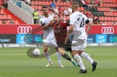 3. Fußball-Liga - Saison 2022/2023 - FC Ingolstadt 04 - SpVgg Bayreuth - Patrick Schmidt (Nr.9 - FCI) - Edwin Schwarz (Nr.5 - SpVgg Bayreuth) - Felix Weber (Nr.24 - SpVgg Bayreuth) - Foto: Meyer Jürgen