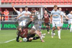3. Liga; FC Ingolstadt 04 - MSV Duisburg; Zweikampf Kampf um den Ball Vinko Šapina (41, FCI) Bulic Rasim (6 MSV) Schlicke Ben (40 MSV) Jonas Scholz (15, FCI)