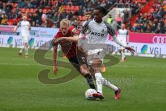 3.Liga - Saison 2022/2023 - FC Ingolstadt 04 -  - FC Freiburg II - Tobias Bech (Nr.11 - FCI) - Jordy Makendo (Nr.4 - SC Freiburg II) - Foto: Meyer Jürgen