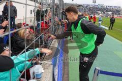 3.Liga - Saison 2022/2023 - TSV 1860 München - FC Ingolstadt 04 -  Das Spiel ist aus - Jubel  - Die Mannschaft bedankt sich bei den Fans -Tanzen - Foto: Meyer Jürgen