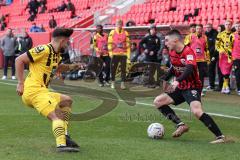 3. Liga; FC Ingolstadt 04 - Borussia Dortmund II; Felix Keidel (43, FCI) Zweikampf Kampf um den Ball Papadopoulos Antonios ( BVB2)